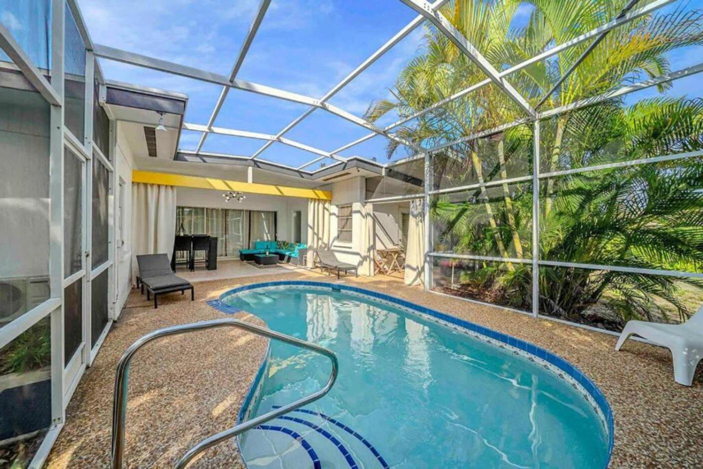 Fantastic Island House 1 Mile To The Beach With Heated Pool Sarasota Bagian luar foto