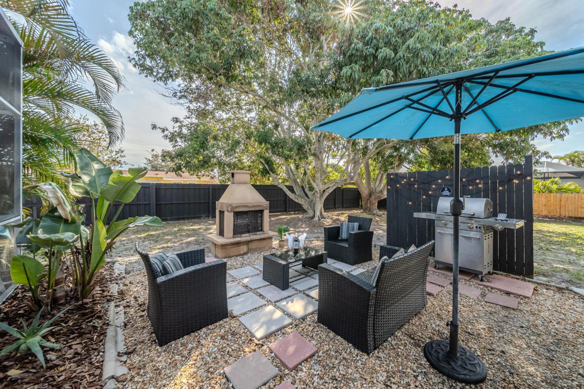 Fantastic Island House 1 Mile To The Beach With Heated Pool Sarasota Bagian luar foto