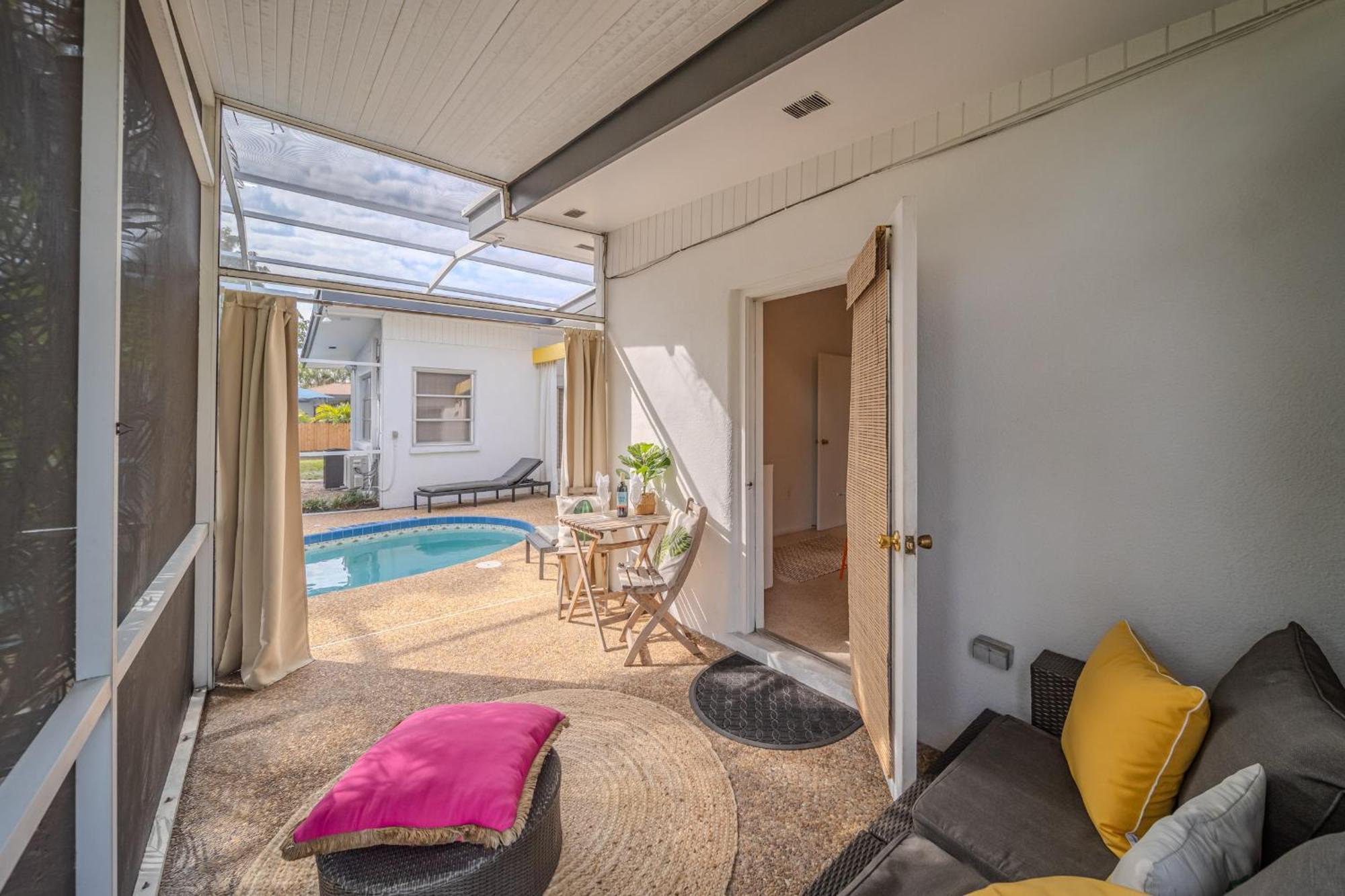 Fantastic Island House 1 Mile To The Beach With Heated Pool Sarasota Bagian luar foto