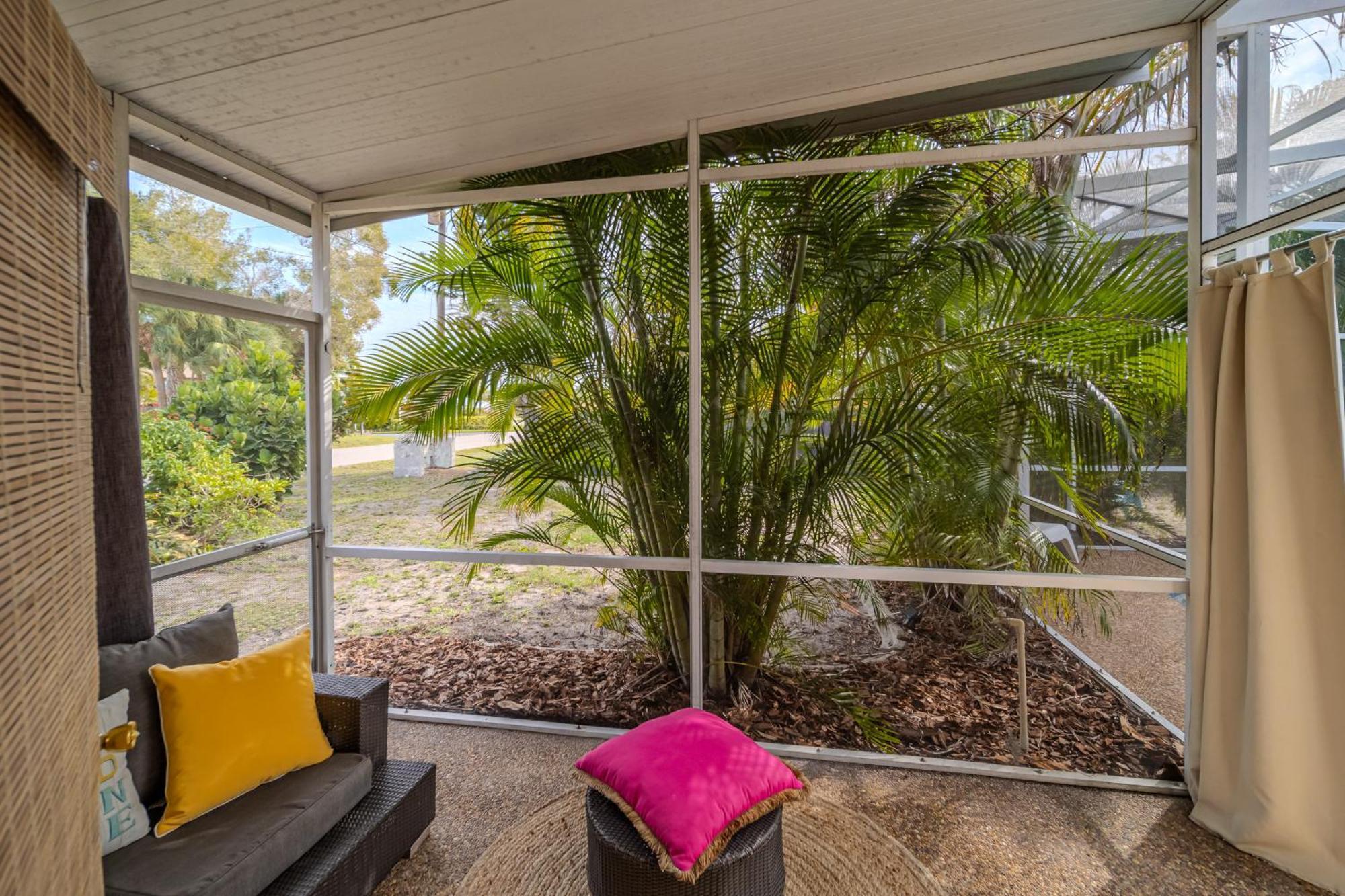 Fantastic Island House 1 Mile To The Beach With Heated Pool Sarasota Bagian luar foto